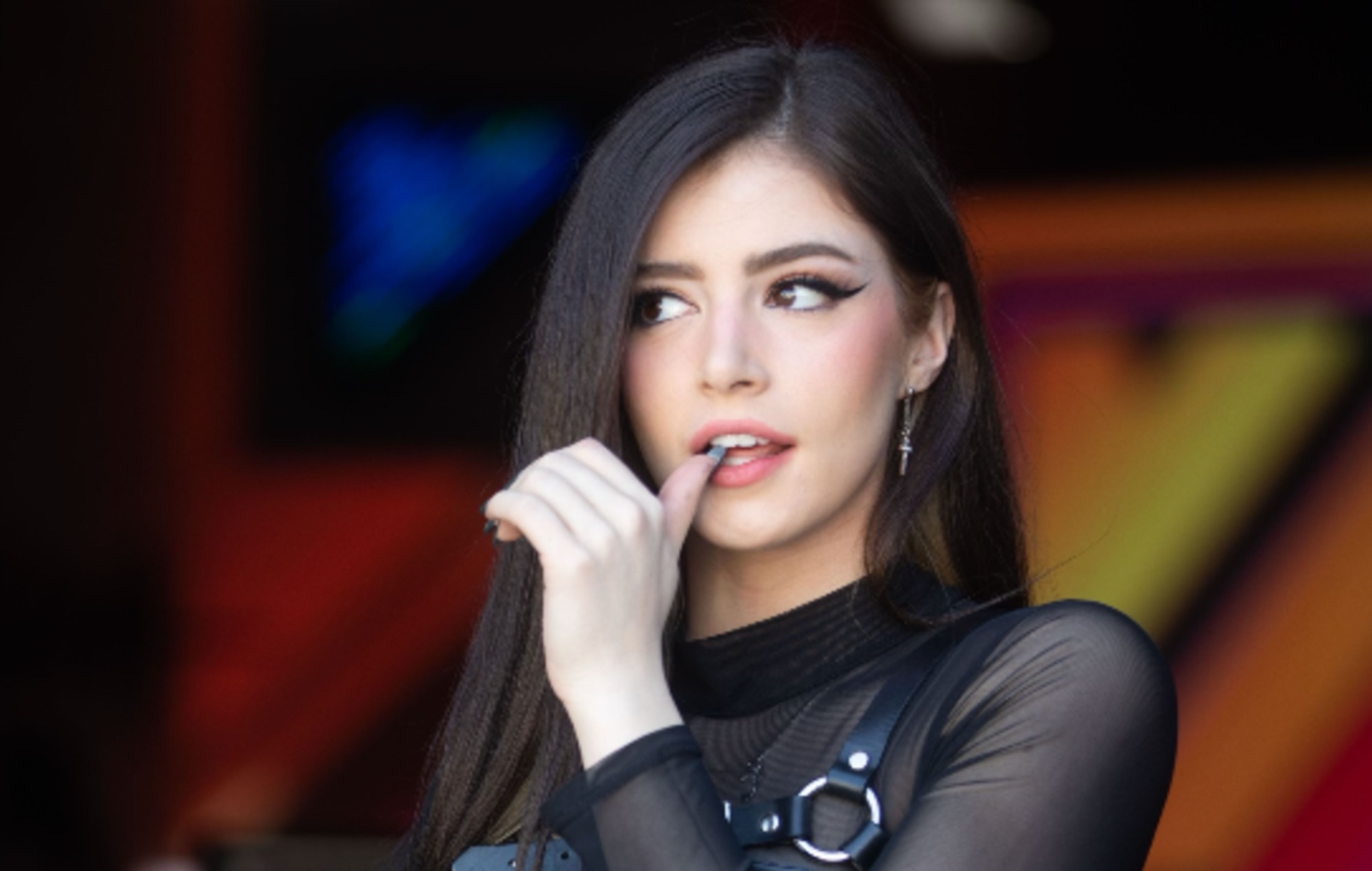 Chrissy Costanza performs trio of &#8216;League Of Legends’ anthems live at eSports festival